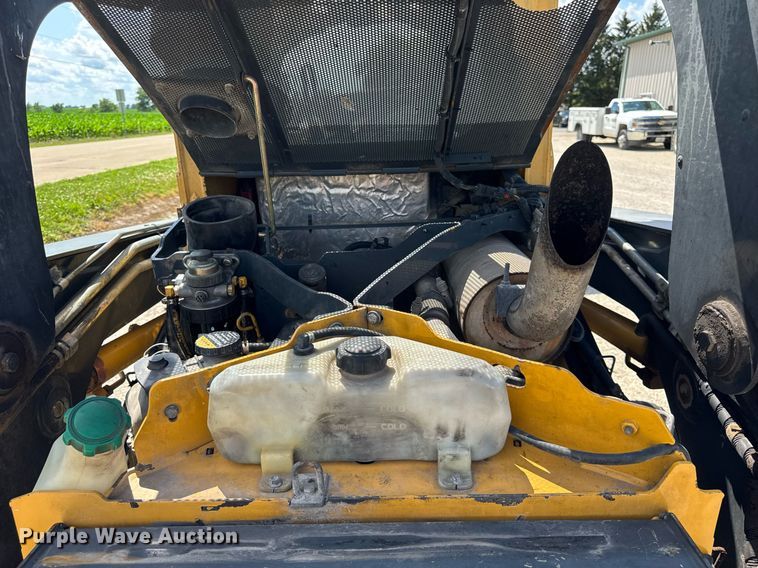 image for item DI9215 2013 John Deere 332D skid steer loader