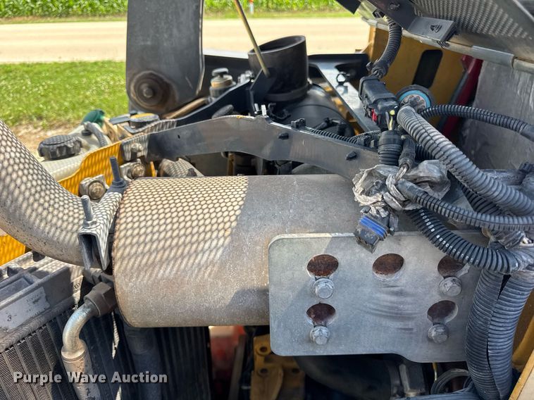 image for item DI9215 2013 John Deere 332D skid steer loader