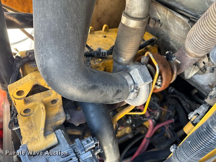 image for item DI9215 2013 John Deere 332D skid steer loader