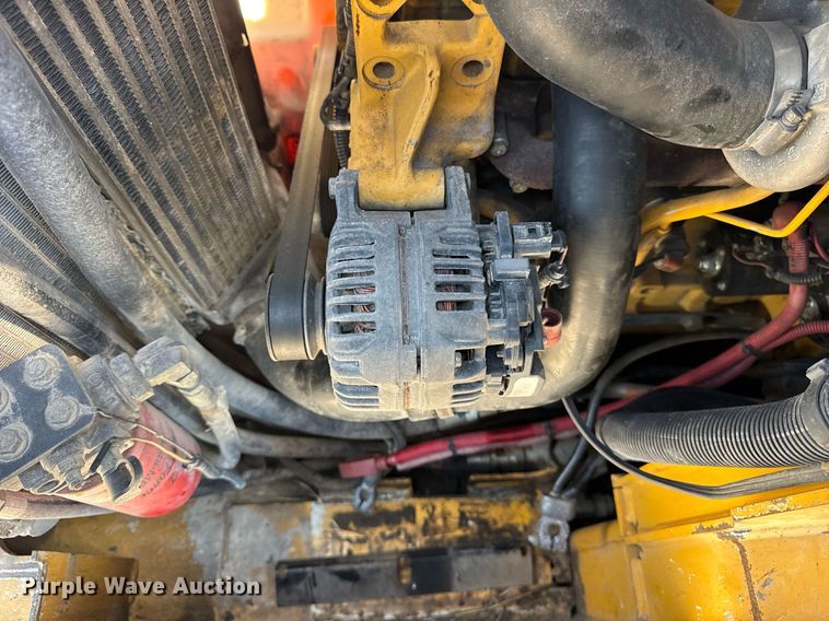 image for item DI9215 2013 John Deere 332D skid steer loader