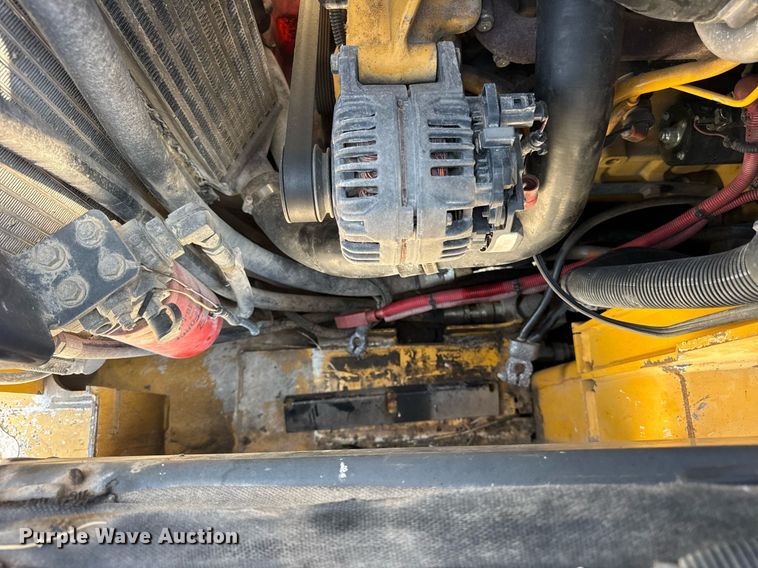 image for item DI9215 2013 John Deere 332D skid steer loader