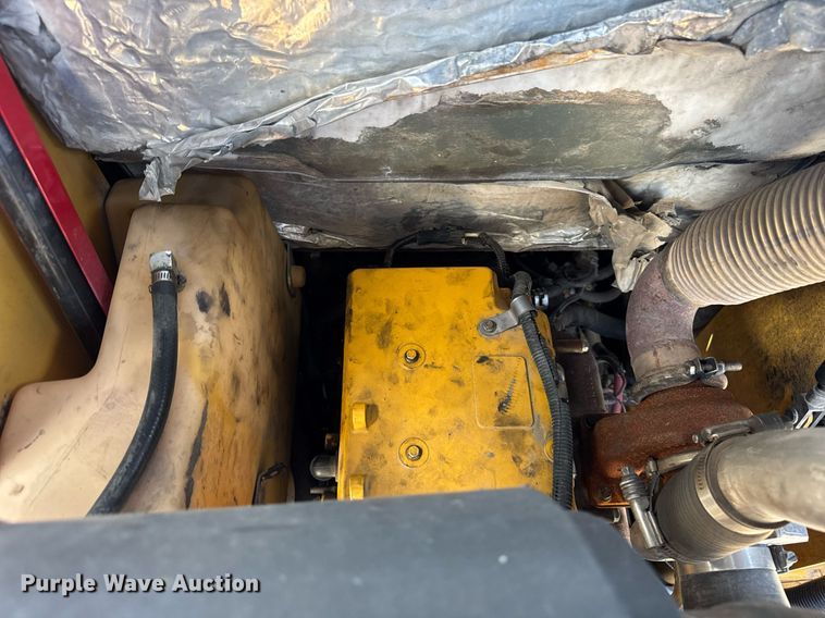 image for item DI9215 2013 John Deere 332D skid steer loader