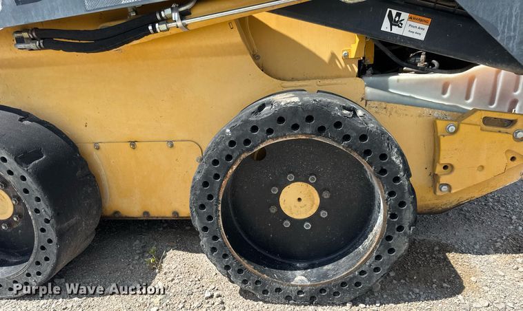 image for item DI9215 2013 John Deere 332D skid steer loader