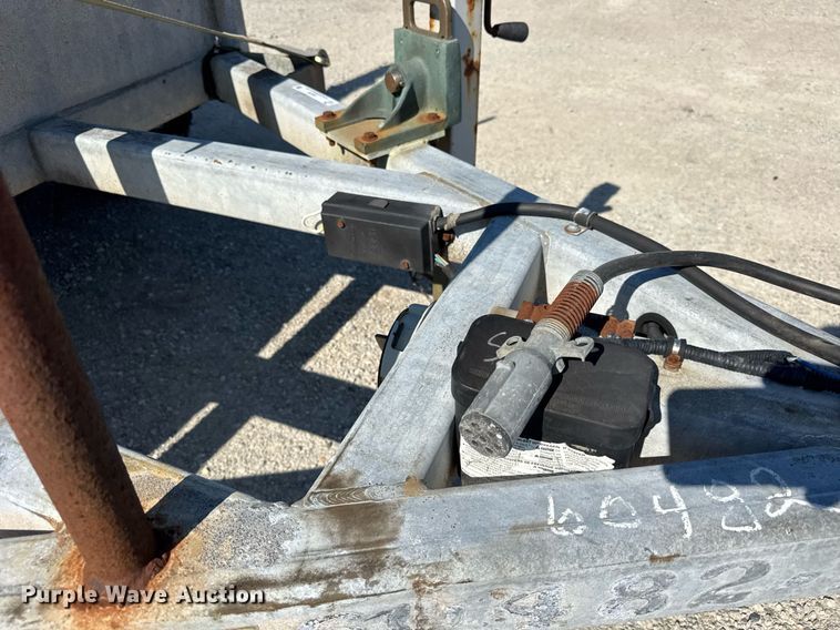 image for item DI9238 1999 Sauber Mfg Co 1521 reel trailer