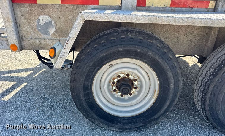 image for item DI9238 1999 Sauber Mfg Co 1521 reel trailer