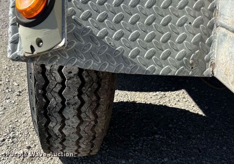 image for item DI9238 1999 Sauber Mfg Co 1521 reel trailer