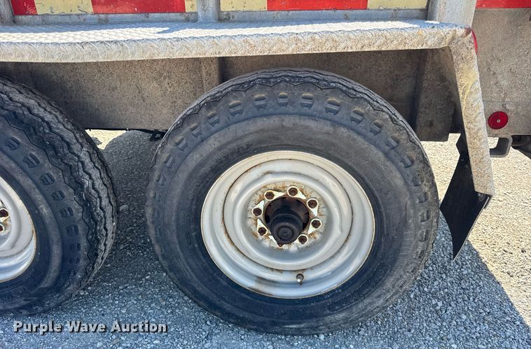 image for item DI9238 1999 Sauber Mfg Co 1521 reel trailer