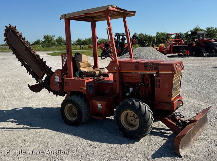 image for item DI9254 2004 Ditch Witch 3700DD trencher