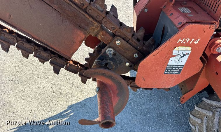 image for item DI9254 2004 Ditch Witch 3700DD trencher