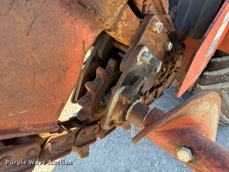 image for item DI9254 2004 Ditch Witch 3700DD trencher