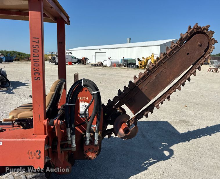 image for item DI9254 2004 Ditch Witch 3700DD trencher