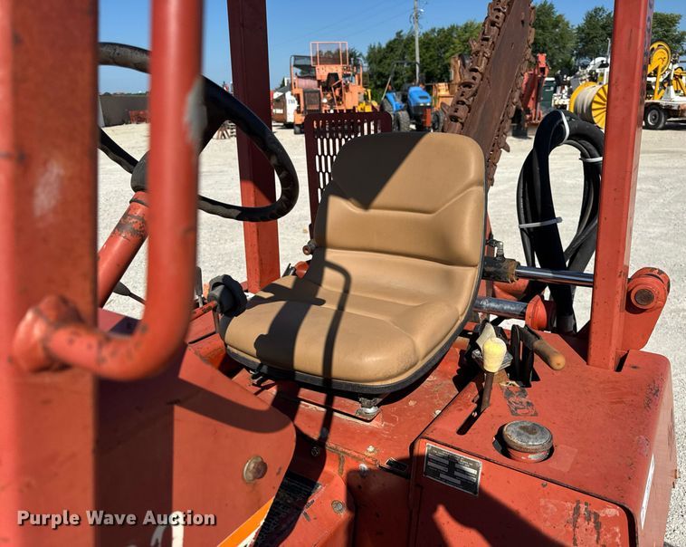 image for item DI9254 2004 Ditch Witch 3700DD trencher