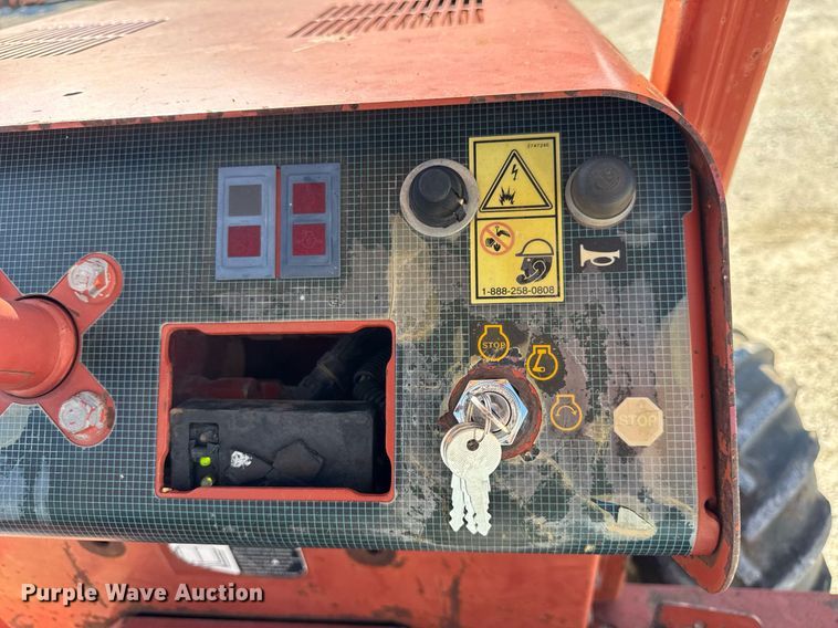 image for item DI9254 2004 Ditch Witch 3700DD trencher