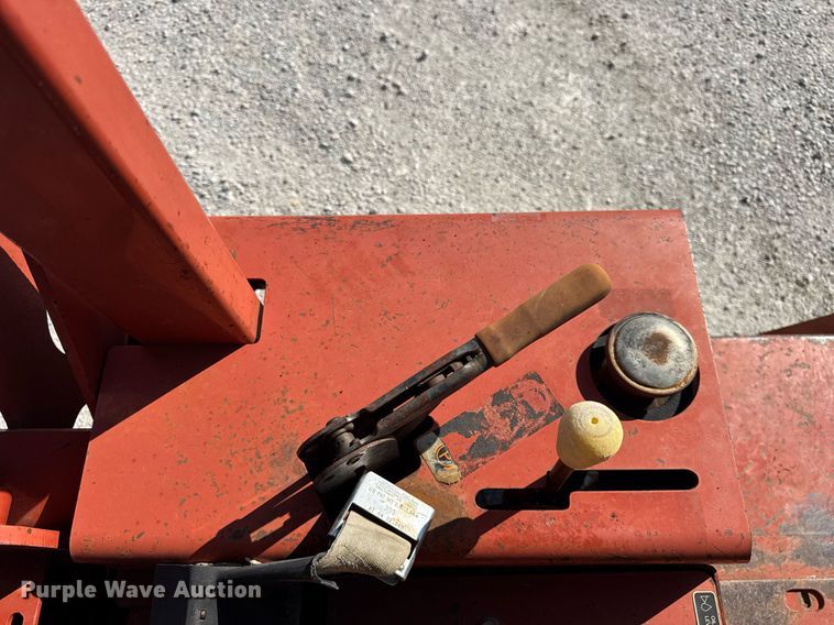 image for item DI9254 2004 Ditch Witch 3700DD trencher