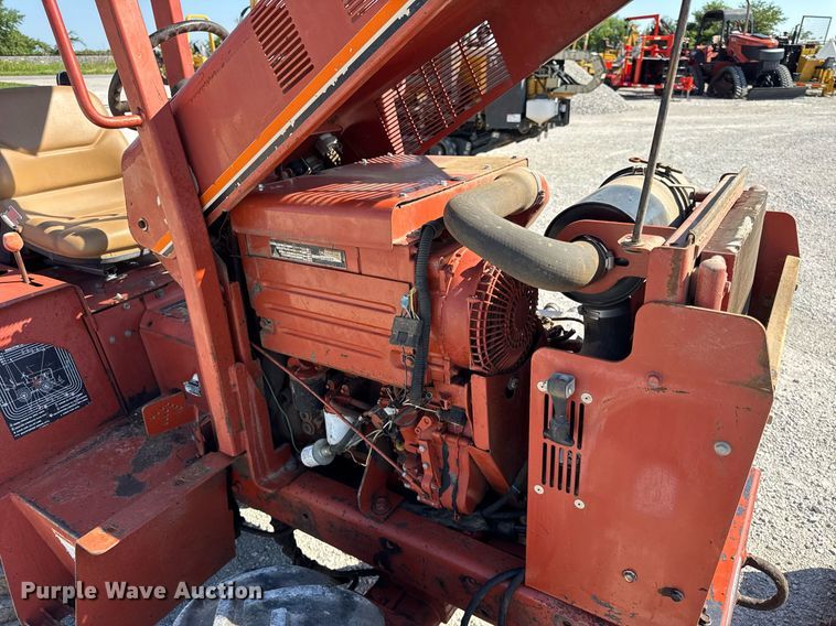 image for item DI9254 2004 Ditch Witch 3700DD trencher