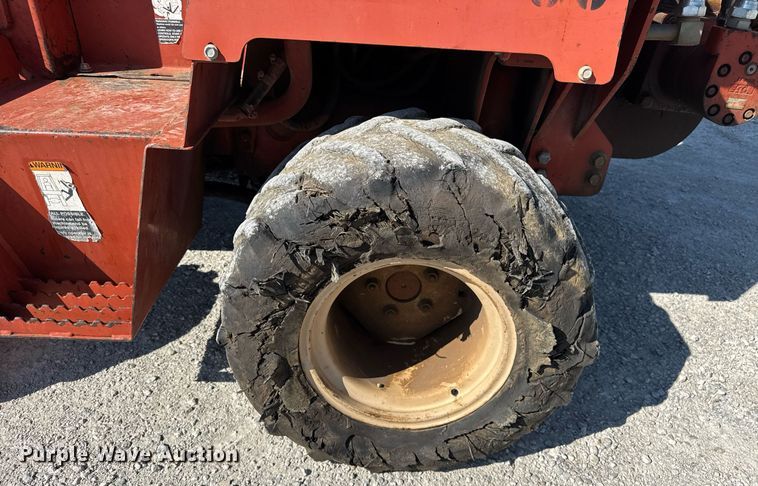 image for item DI9254 2004 Ditch Witch 3700DD trencher