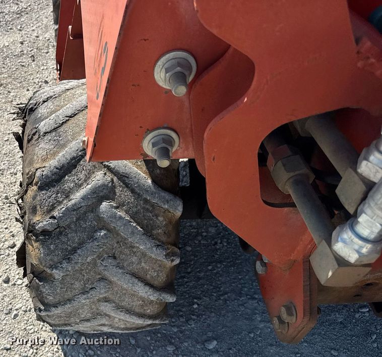 image for item DI9254 2004 Ditch Witch 3700DD trencher