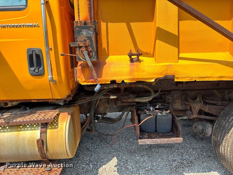 image for item DI9311 2005 International 7400 dump truck