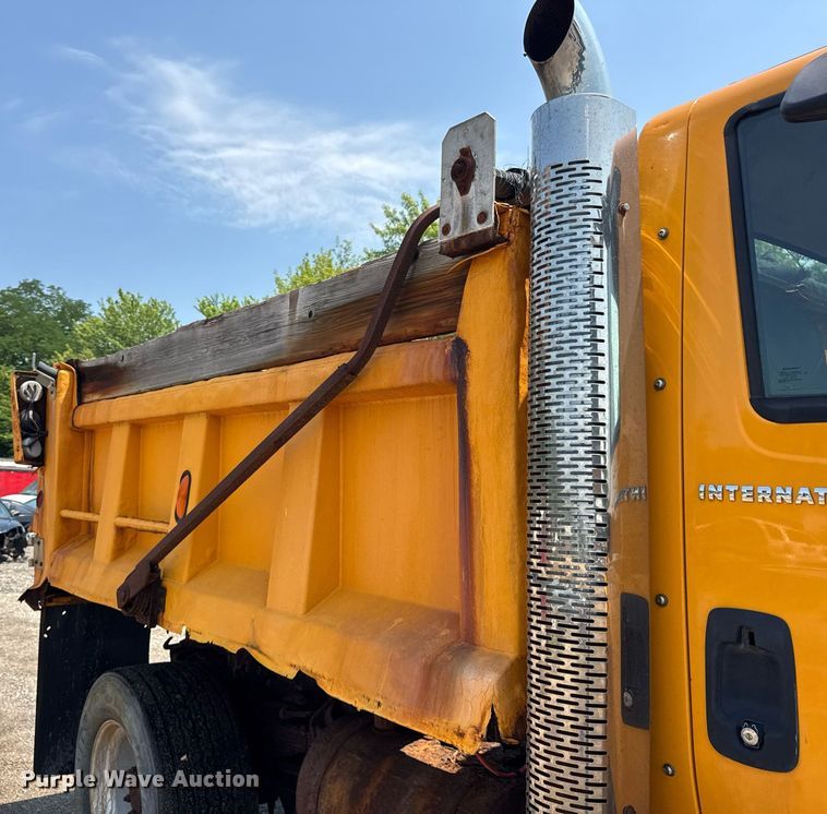 image for item DI9311 2005 International 7400 dump truck