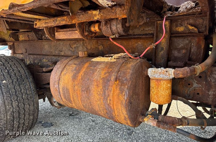 image for item DI9311 2005 International 7400 dump truck