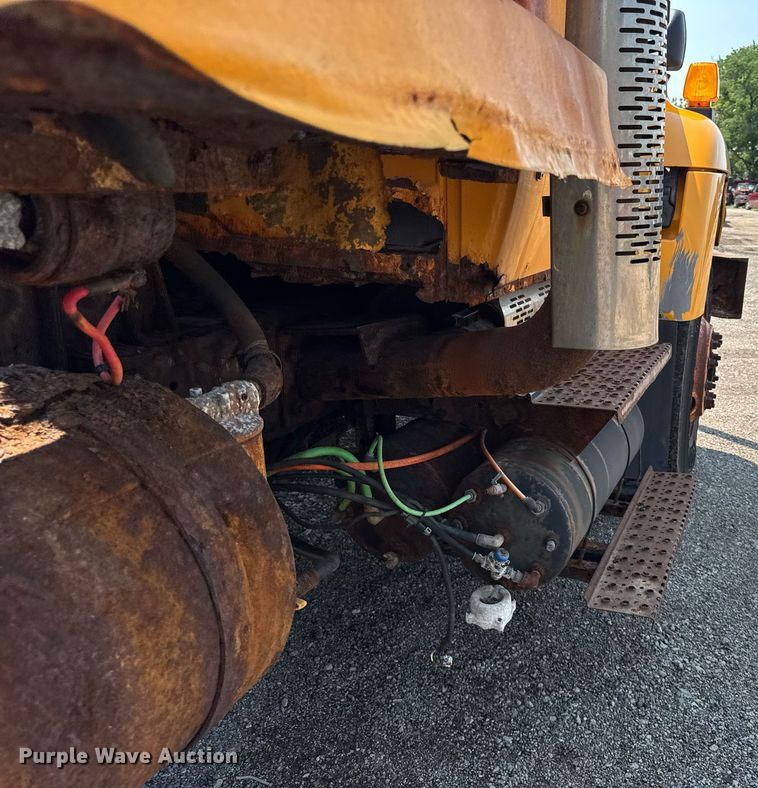 image for item DI9311 2005 International 7400 dump truck