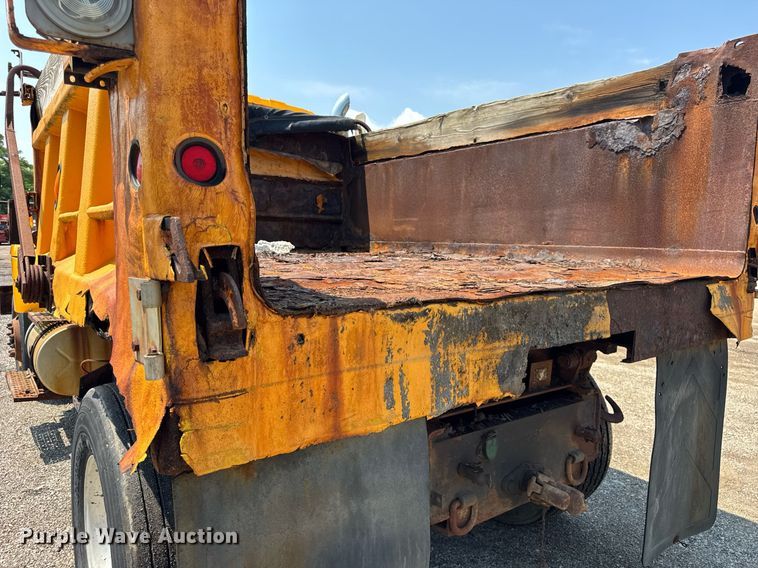 image for item DI9311 2005 International 7400 dump truck