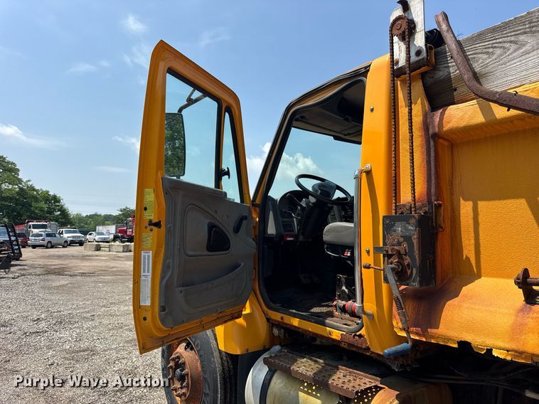 image for item DI9311 2005 International 7400 dump truck