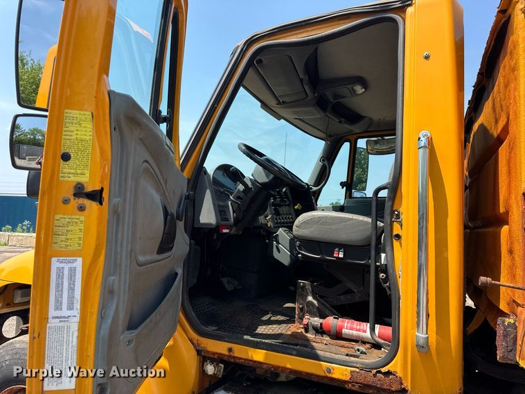 image for item DI9311 2005 International 7400 dump truck