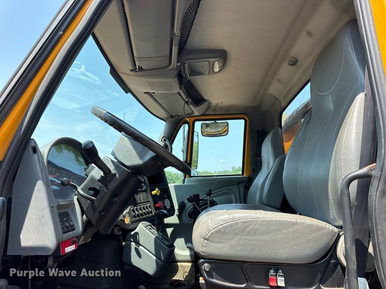 image for item DI9311 2005 International 7400 dump truck