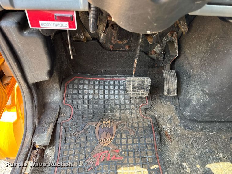 image for item DI9311 2005 International 7400 dump truck