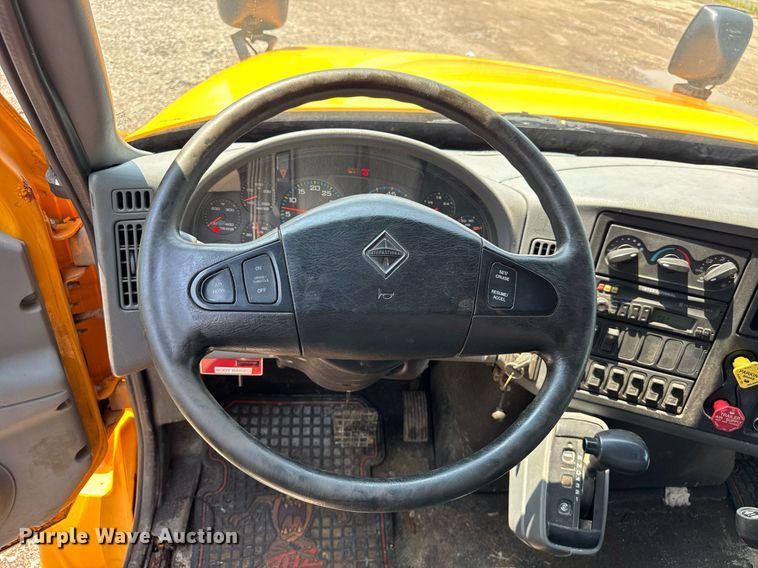 image for item DI9311 2005 International 7400 dump truck