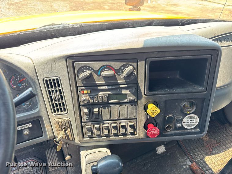 image for item DI9311 2005 International 7400 dump truck