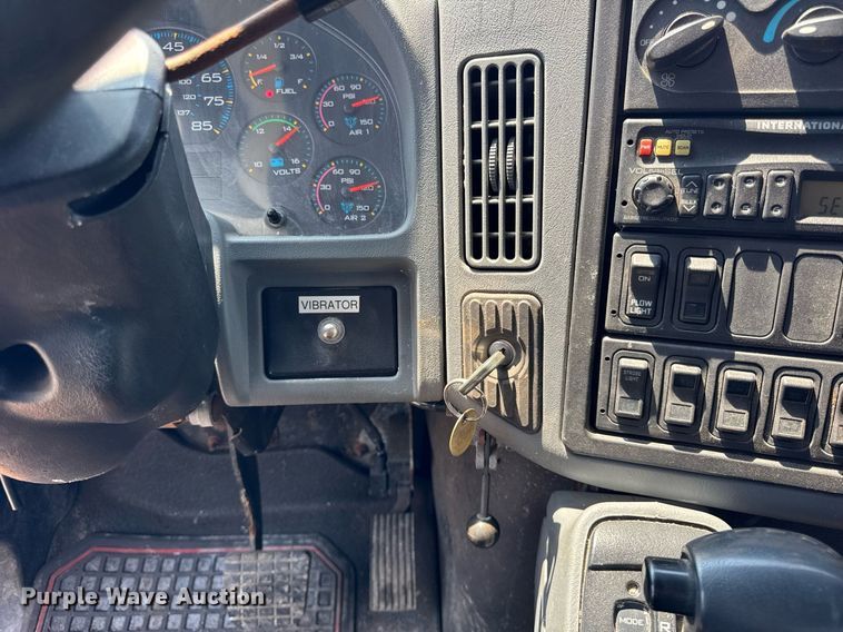 image for item DI9311 2005 International 7400 dump truck