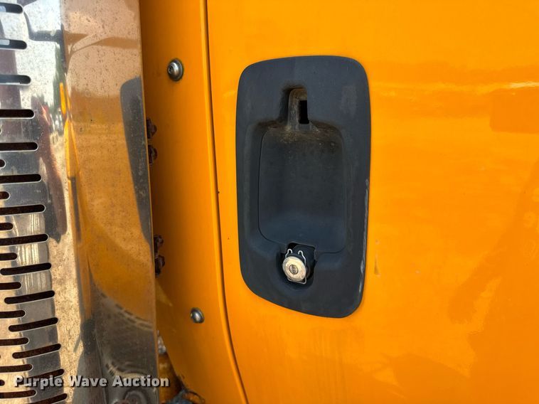 image for item DI9311 2005 International 7400 dump truck