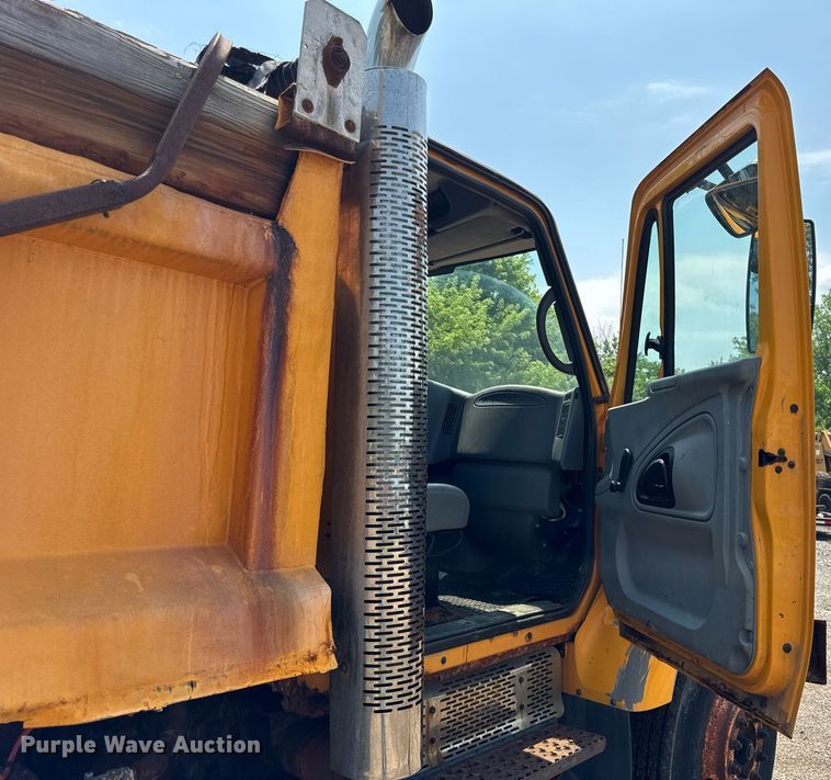 image for item DI9311 2005 International 7400 dump truck