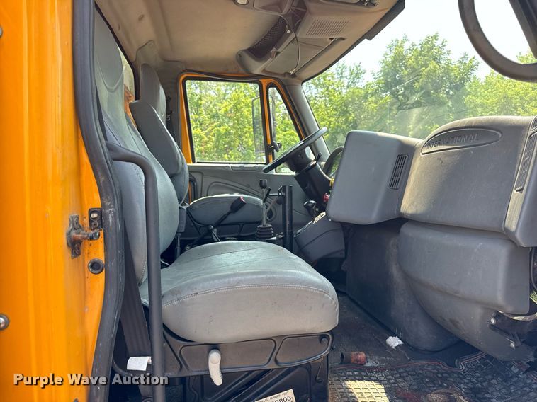 image for item DI9311 2005 International 7400 dump truck