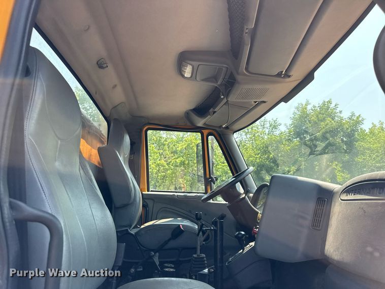 image for item DI9311 2005 International 7400 dump truck