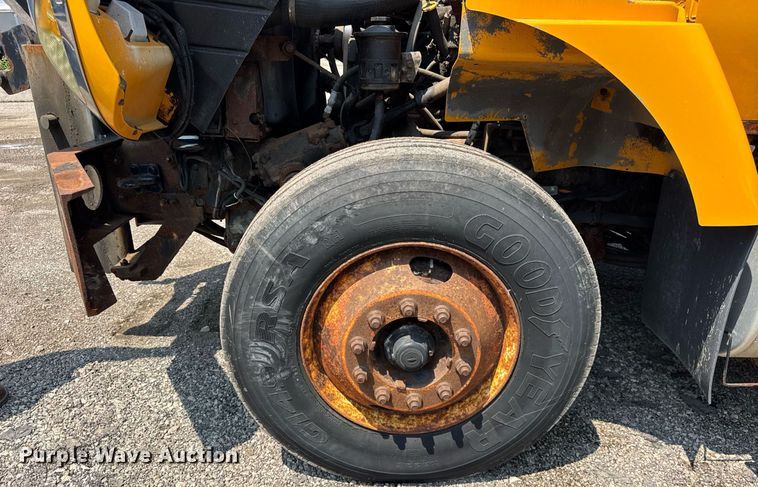 image for item DI9311 2005 International 7400 dump truck