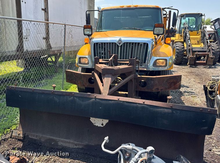 image for item DI9338 2005 International 7400 dump truck