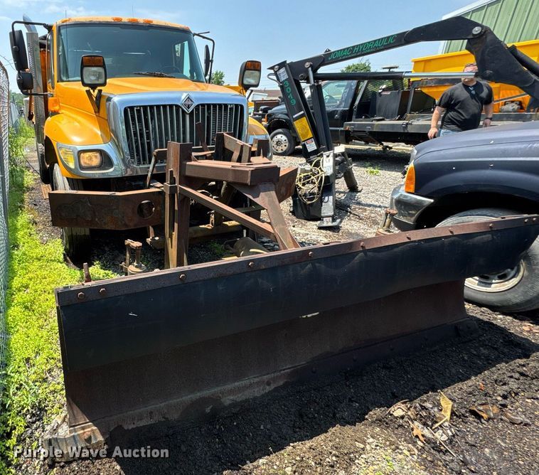 image for item DI9338 2005 International 7400 dump truck