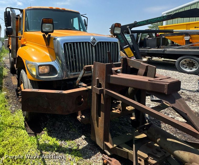 image for item DI9338 2005 International 7400 dump truck