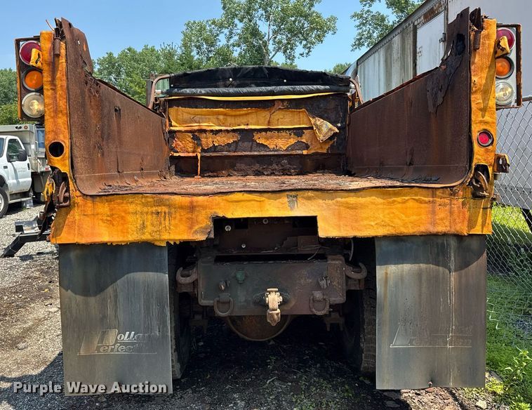 image for item DI9338 2005 International 7400 dump truck