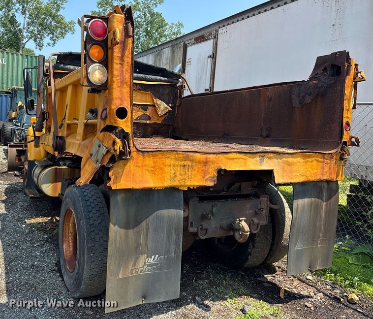 image for item DI9338 2005 International 7400 dump truck