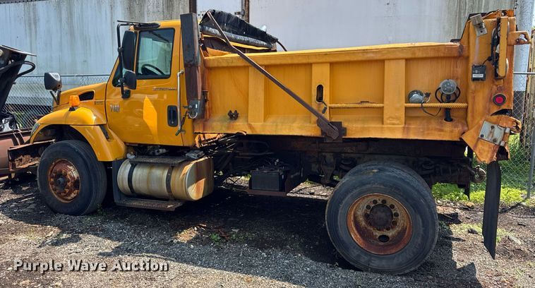 image for item DI9338 2005 International 7400 dump truck