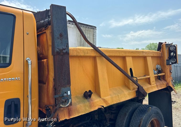 image for item DI9338 2005 International 7400 dump truck