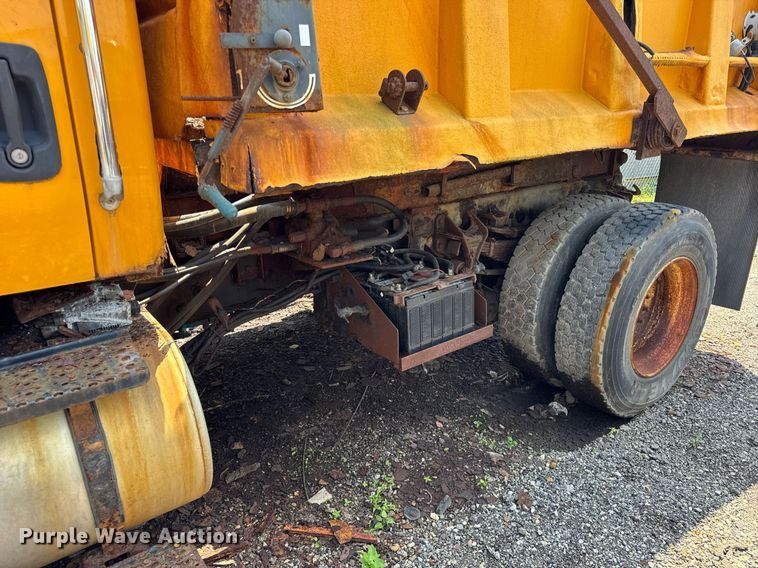 image for item DI9338 2005 International 7400 dump truck