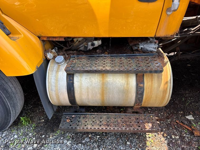 image for item DI9338 2005 International 7400 dump truck