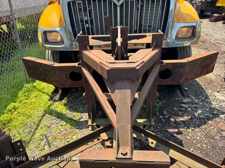 image for item DI9338 2005 International 7400 dump truck