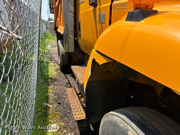 image for item DI9338 2005 International 7400 dump truck