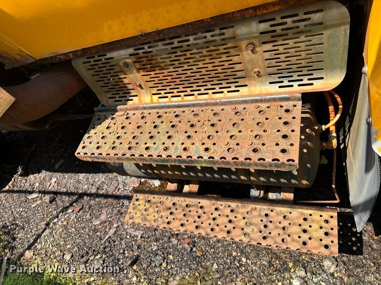 image for item DI9338 2005 International 7400 dump truck